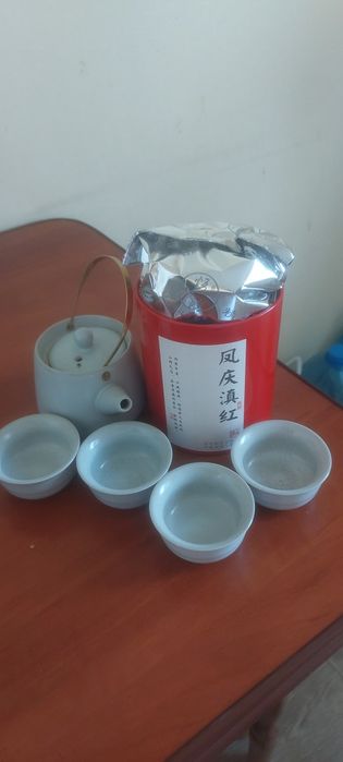 Китайський чай та керамічний  набір для чайної церемонії