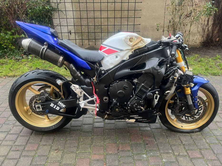 Yamaha R1 RN 22. 10 rok