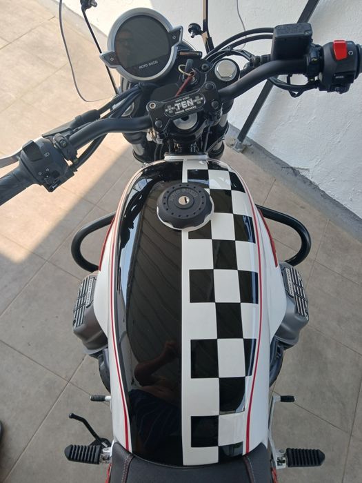 Vendo Moto guzzi  V7  serie especial TEN