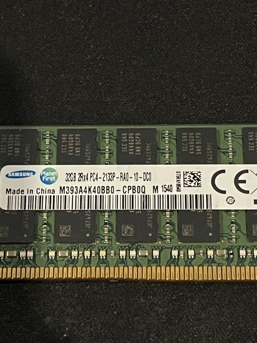 4×32GB DDR4 ECC RDIMM 2133MHz (PC4-17000) — 128GB pamięci serwerowej