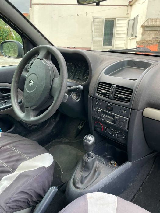 Renaul Clio 1.5 65 cv  - Correia de distribuição mudada à 20000 km