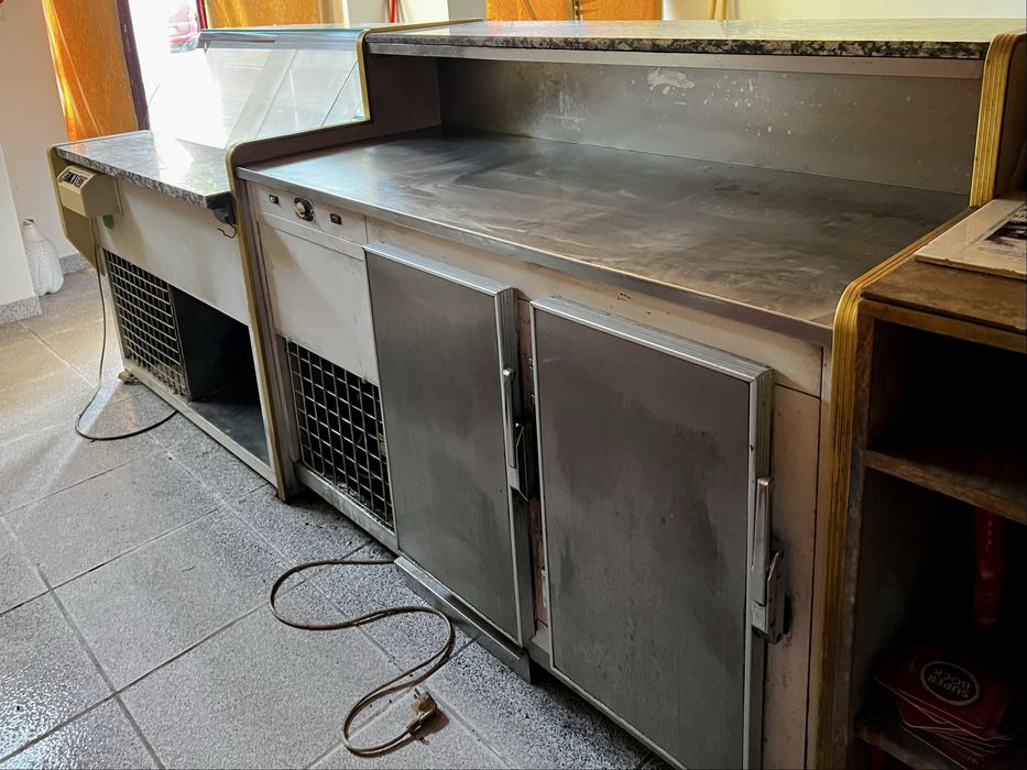 Balcão com arca frigorífica