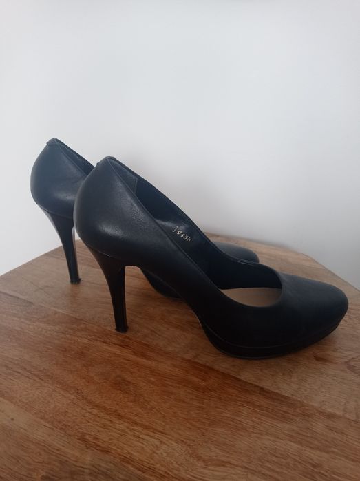 Czarne włoskie szpilki