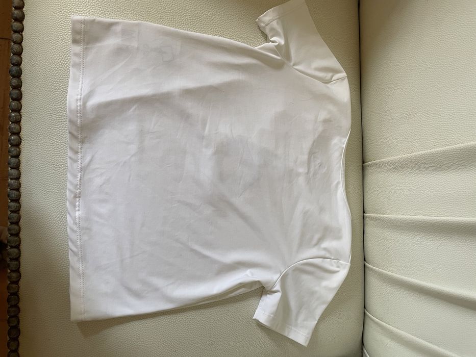 Tshirt com proteção solar tamanho 4 nova