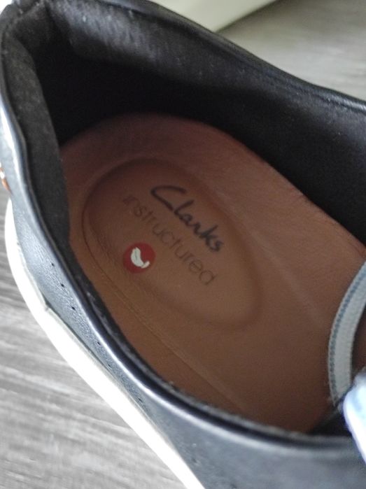 Кожаные кроссовки clarks