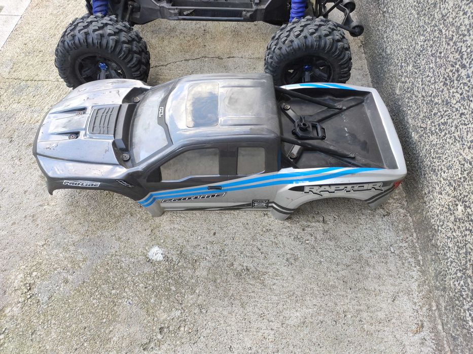 Traxxax X-MAXX 8S, Hobbywing max 6, Amortyzatory PROLINE