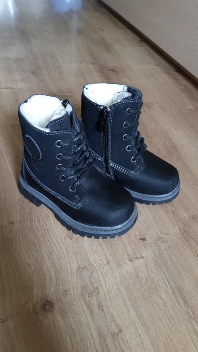 Кожаные зимние ботинки р.24
