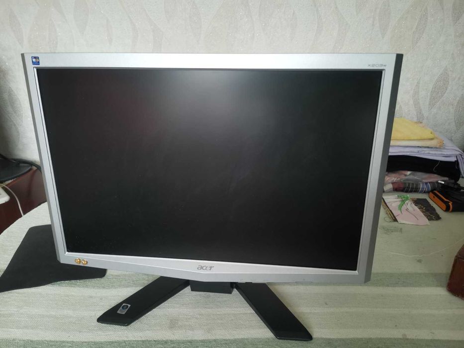 Комп'ютер: монітор, системний блок, клавіатура, миша.