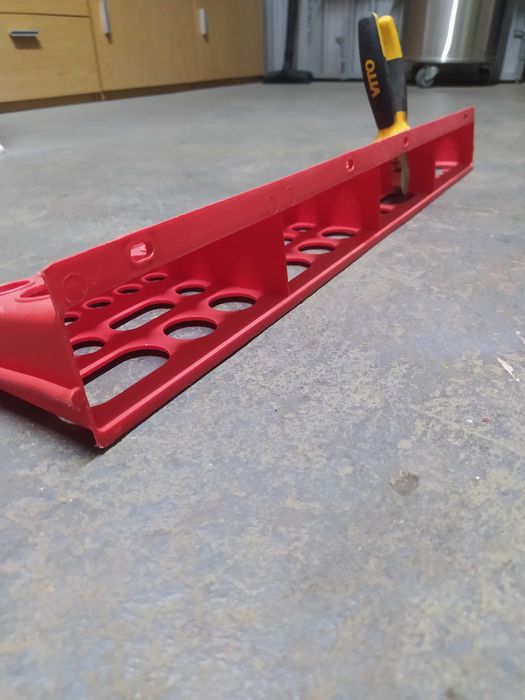 Organizador de chaves de fendas e alicates