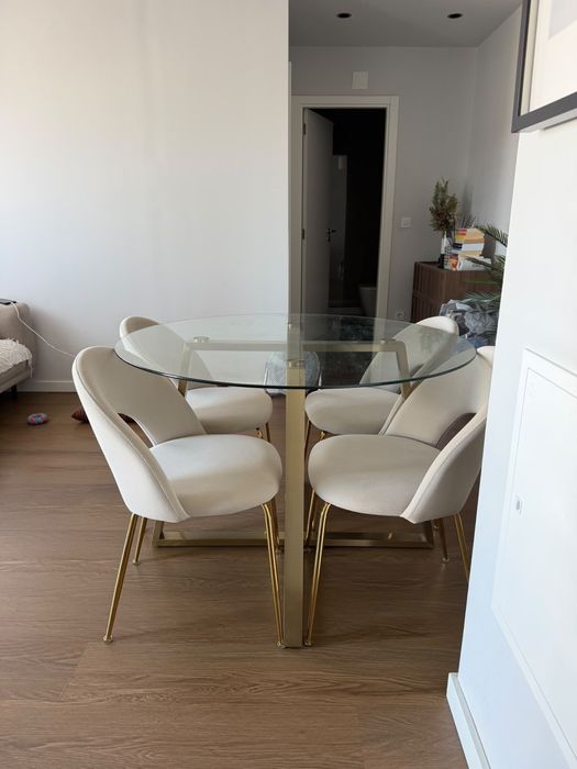 Vendo Mesa e Cadeiras  Sklum (pode ser em separado)