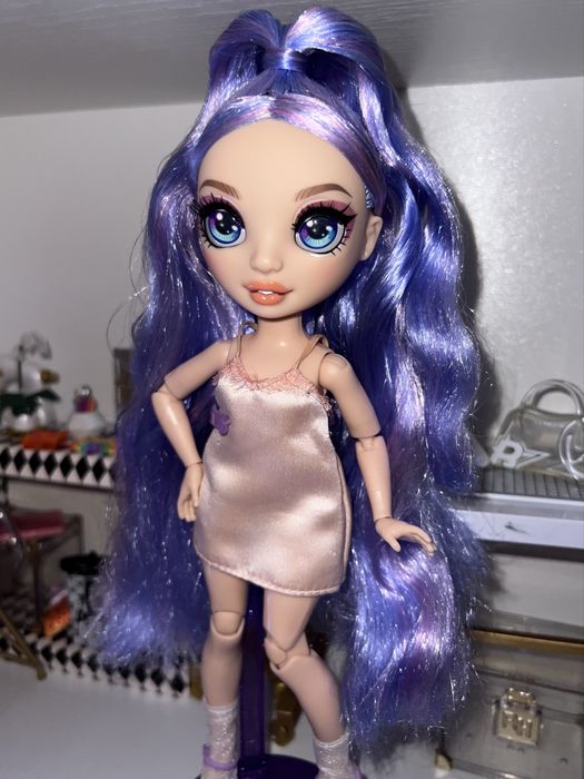 Rainbow High Violet Willow на шарнірному тілі • Одяг та взуття в комплекті Рейнбоу Хай Вайолет
