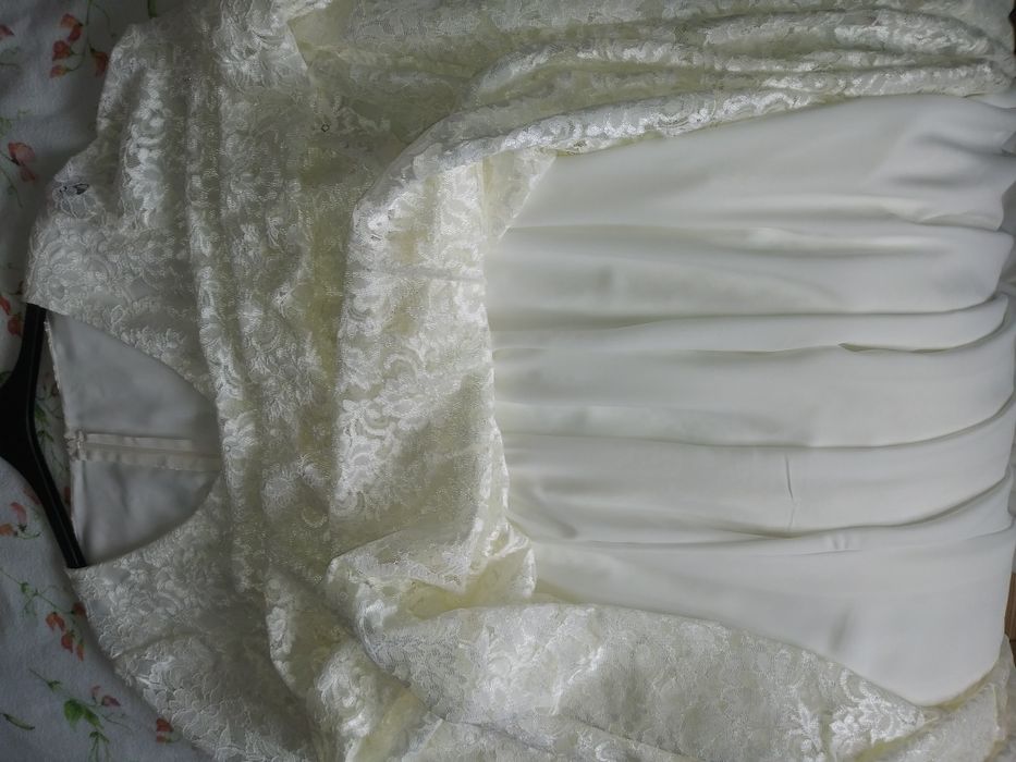 Koronkowa suknia ślubna 56