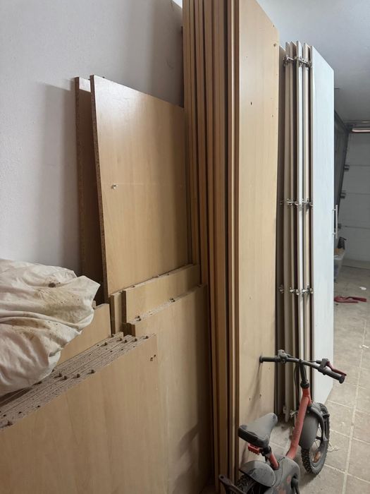 Portas de armario empotrado e demais acessorios.