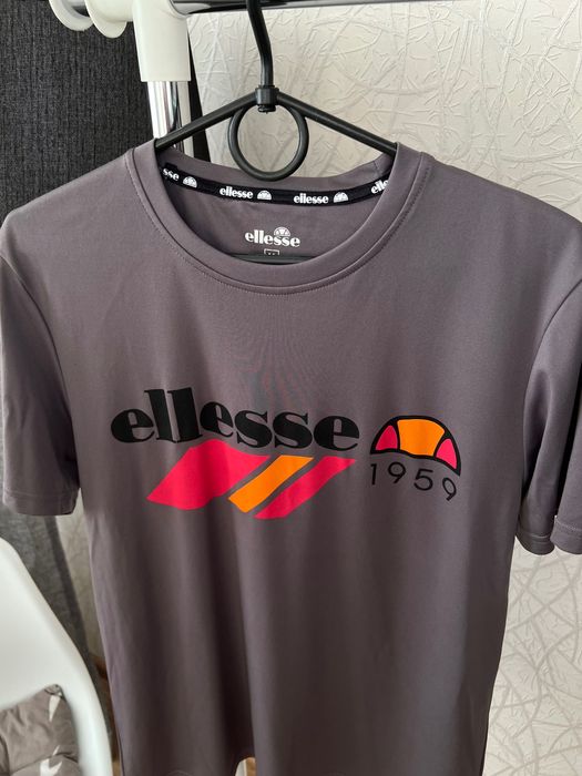 Футболка Ellesse 1959 — графітова, великий логотип
