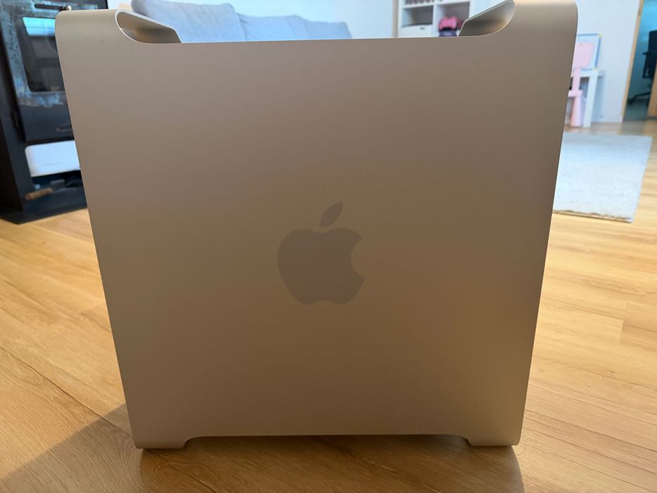 Mac Pro Mid-2010 2x2,4GHz 16GB RAM, SSD 275GB + 2x3TB HDD