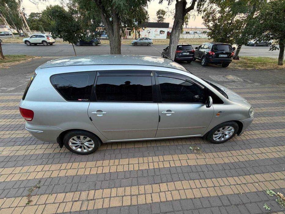Продам Toyota Avensis Verso 2002 р.в.