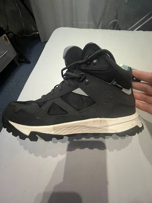 Продам демисезонние ботинки Timberlad