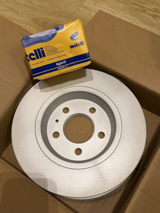 Audi A4 B8 tarcze hamulcowe tył 300 mm + klocki METELLI NOWE