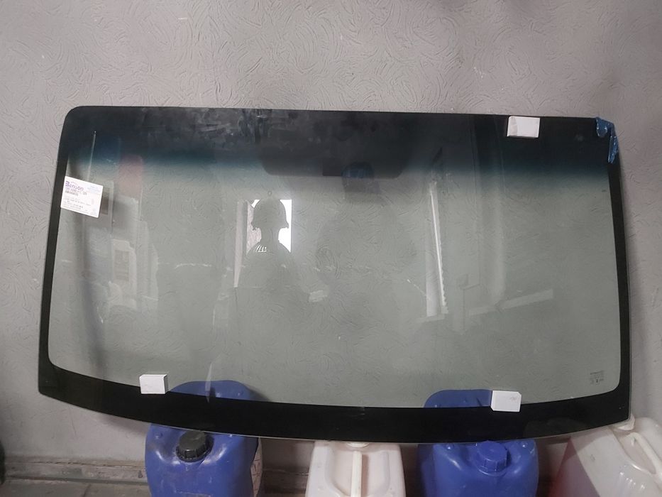 В наличии новое лобовое стекло Mitsubishi Pajero Wagon 4