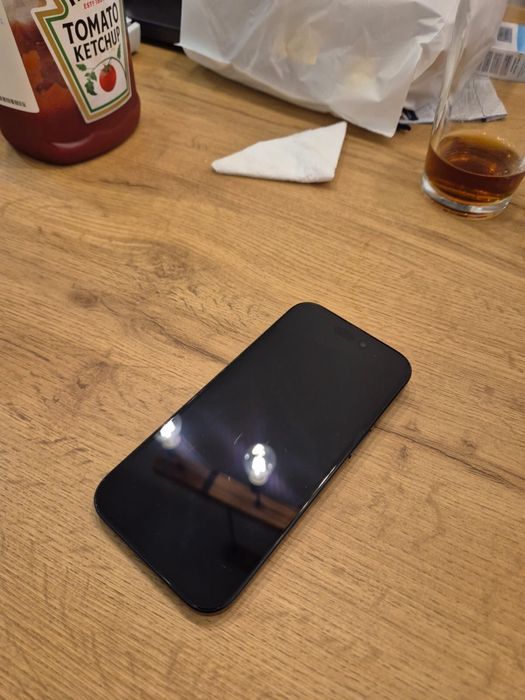 Iphone 15, 128 gigas. Dois anos de uso