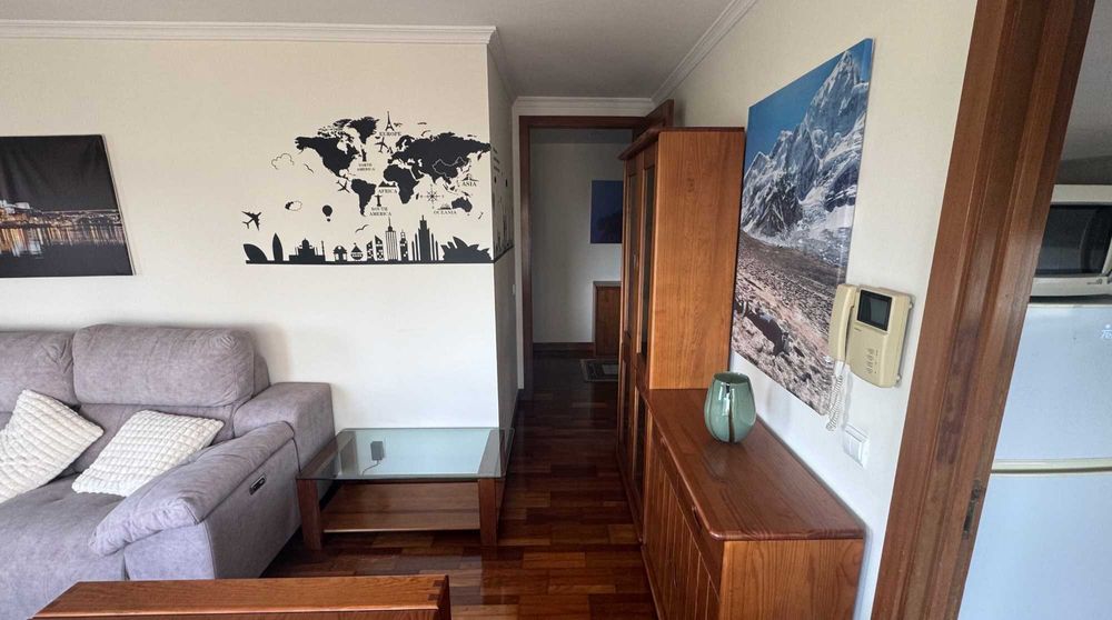 Apartamento T1 perto do mar com lugar de garagem e mobilado