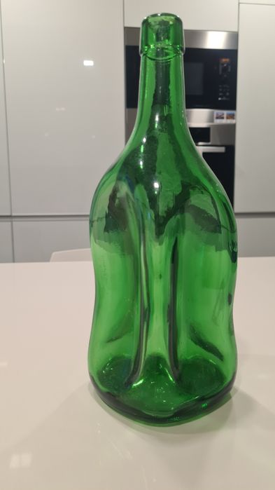 Garrafa de vidro verde para base de candeeiro