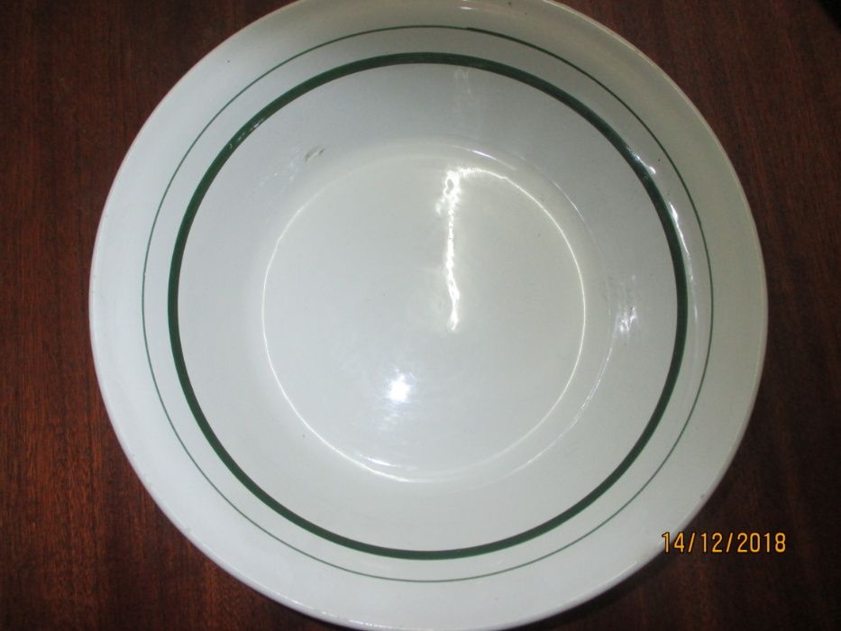Loiça antiga - 2 saladeiras 28 e 29 cms