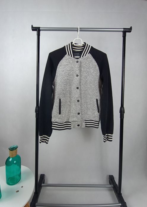Czarno-biała damska bawełniana bluza kurtka bejsbolówka Stradivarius roz. M/38