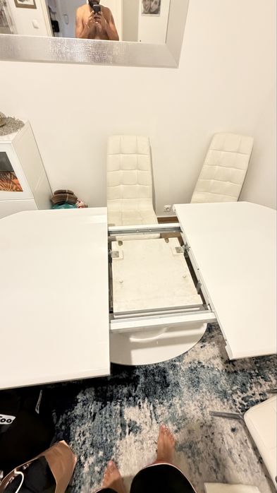 Mesa de jantar oval branca