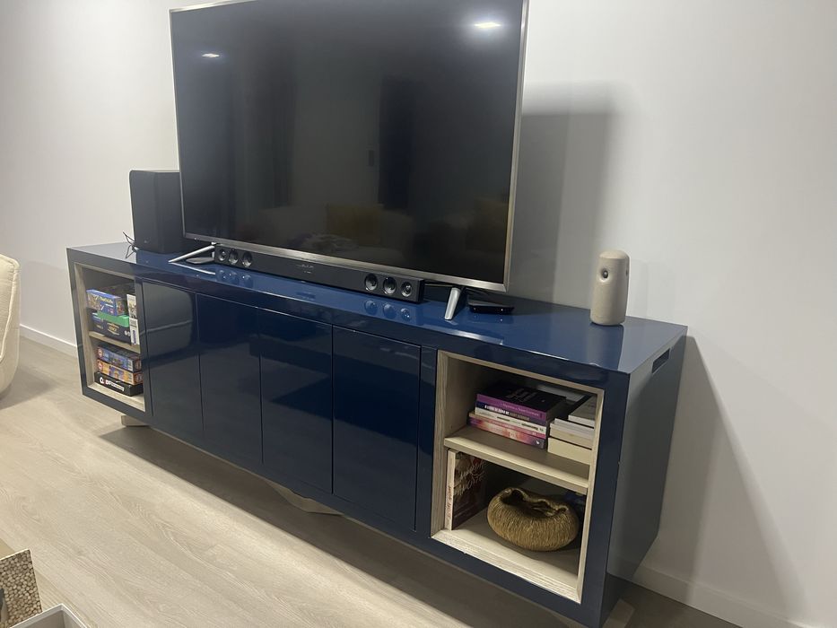 Movel de TV lacado
