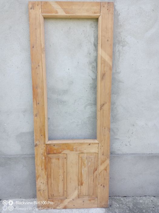 Двері міжкімнатні дерев'яні.