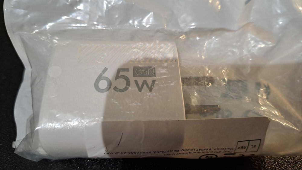 Carregador 65 W GAN carregamento Ultra Rápido USB-A e USB-C. Novo.
