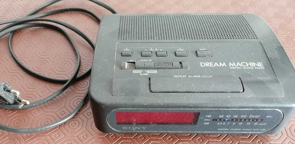 Radio despertador da "Sony", operacional, por 5€