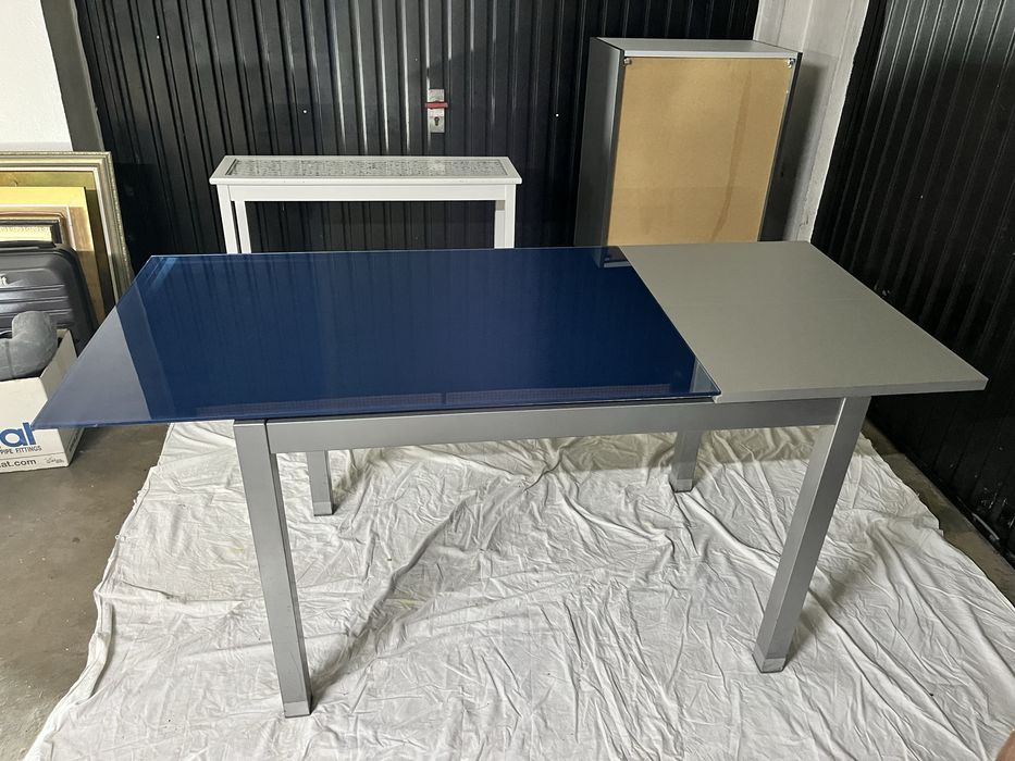 Mesa de vidro extensível azul