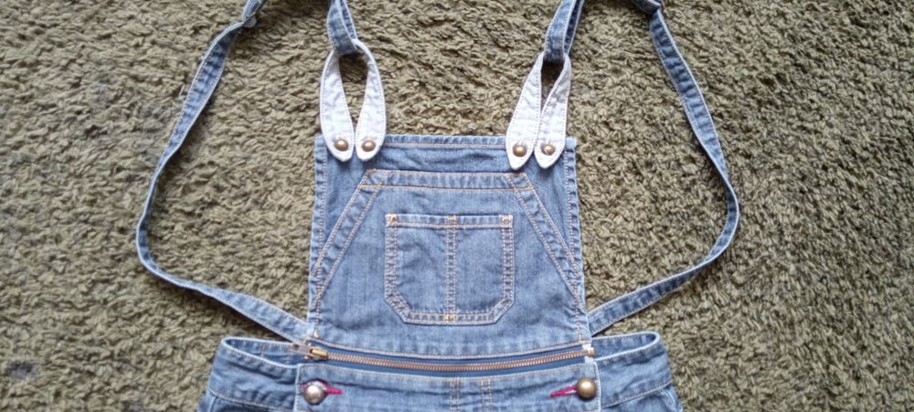 Krótkie jeansowe ogrodniczki