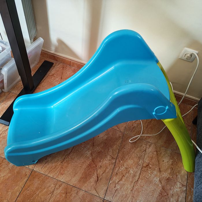 Escorrega criança