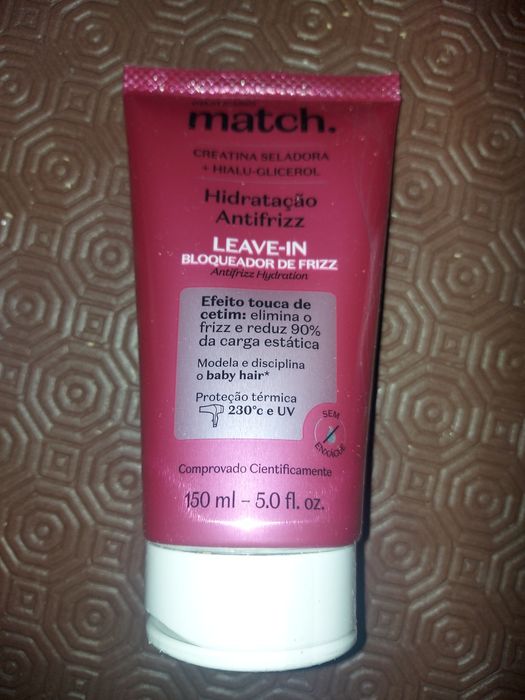 Creme modelador para cabelos