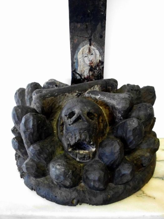 antigo grande crucifixo em madeira Sec. XVIII com Cristo policromado