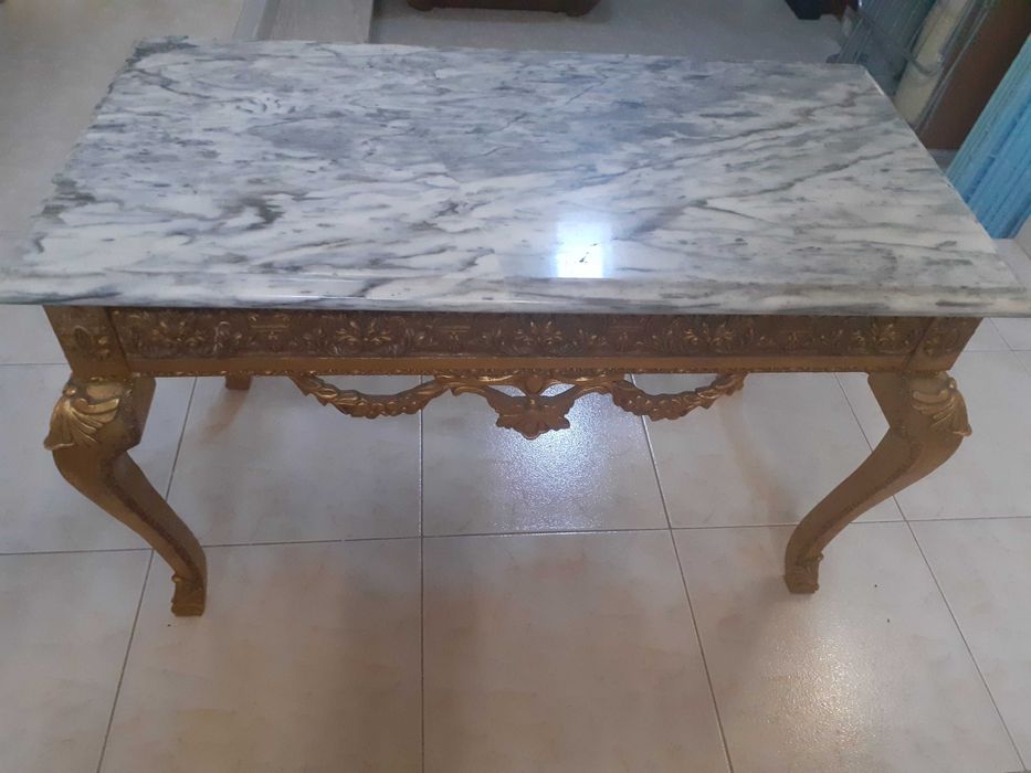 Mesa vintage com tampo em marmore