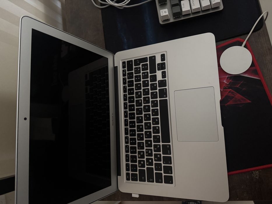MacBook Air (13-inch, 2017)