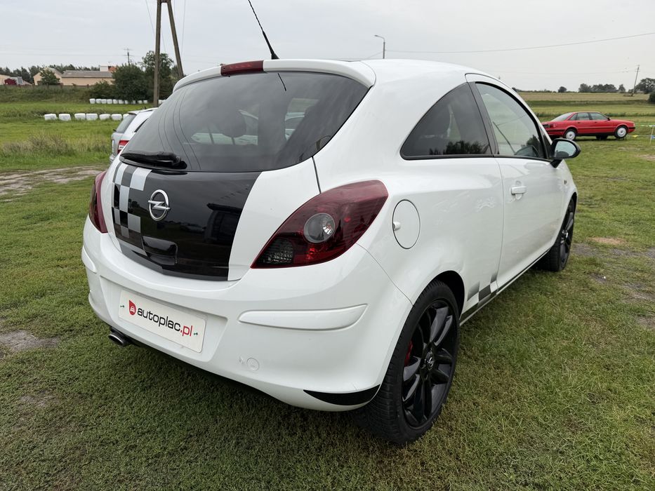 Opel Corsa D 1,2 16 v  ,, AUTOMAT ALUFELGI 17 CALI ,,