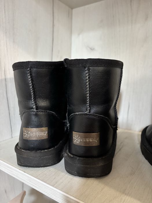 Продам уги два розміра