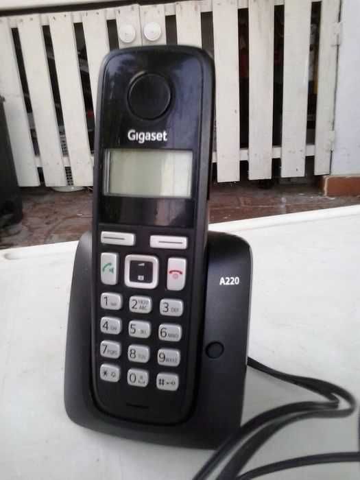 telefones fixos/portáteis e telemóveis