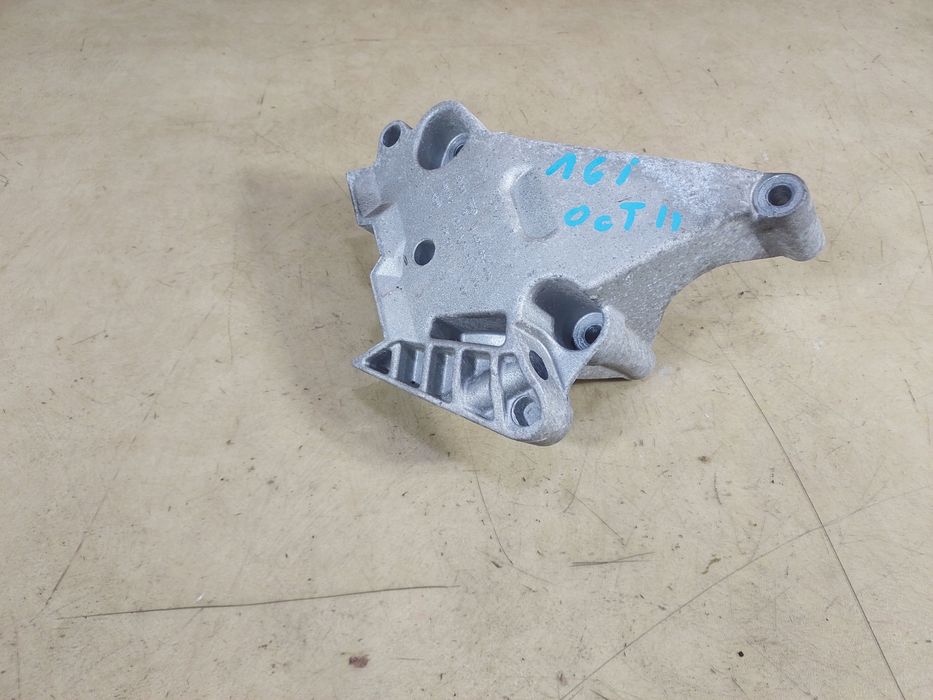 octavia ii golf v 1.6 mpi łapa silnika 06f199207q