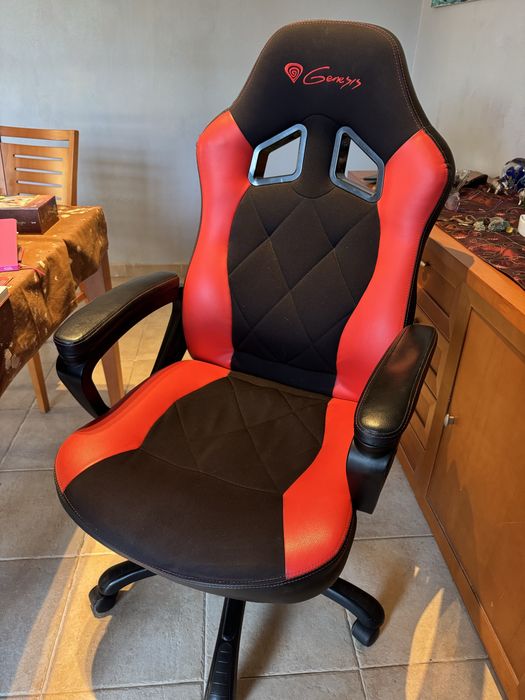 Cadeira Gamer Genesis – Preto e Vermelho (Excelente Estado!)