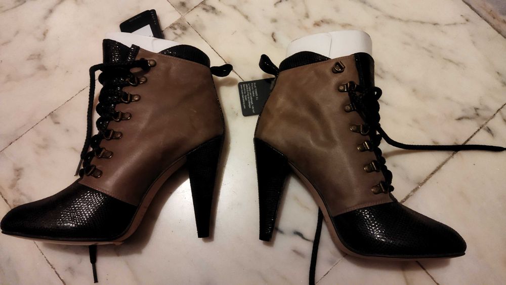 Sapatos NOVOS com etiqueta Custo Barcelona sola de couro (tamanho 37)
