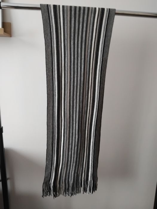 Szalik Szal zimowy wełniany szary czarny biały paski frędzlami meski