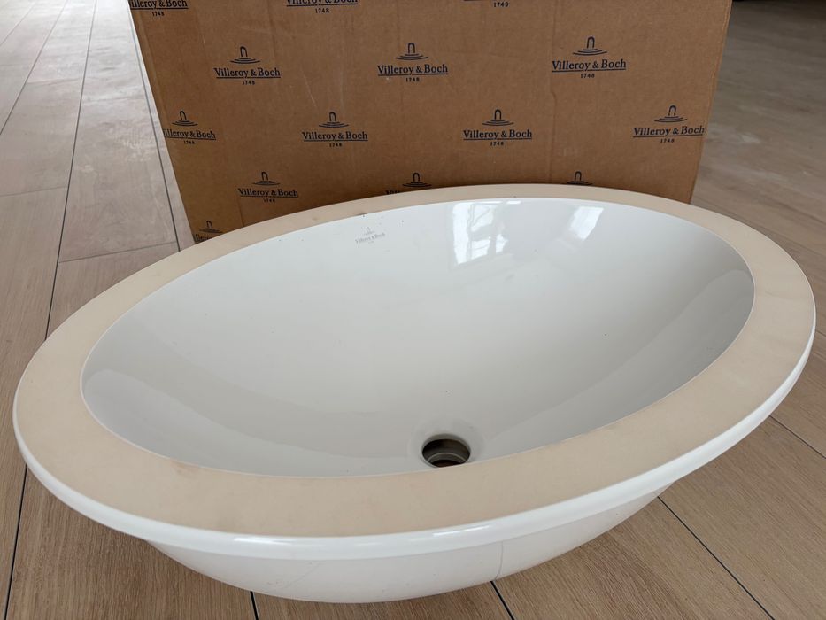 Umywalka podblatowa Villeroy&Boch Loop & Friends owalna 56x38 cm