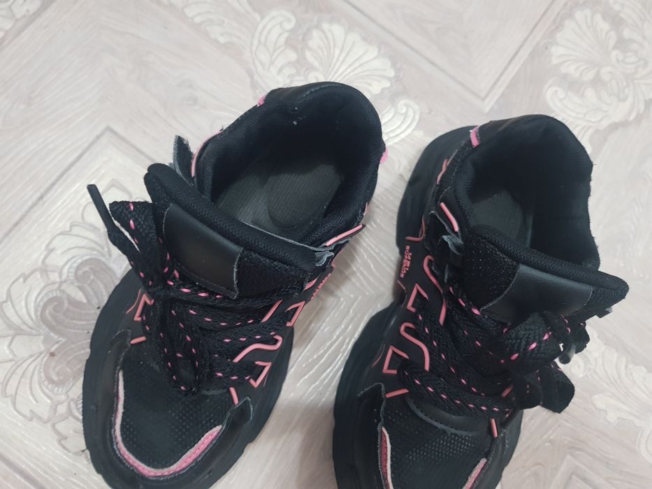 Продам кроссовки 33-34 размер