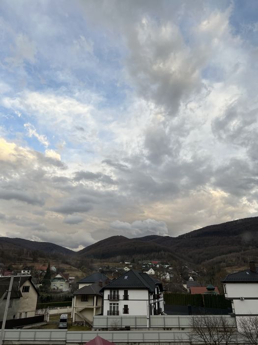 Здається будиночок. Баня і чан є на території